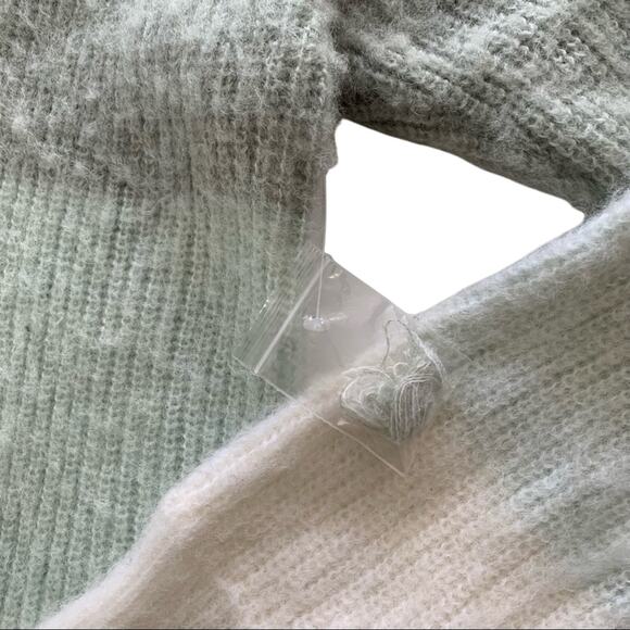 Free People Autumn Sky Olive Ombré Fuzzy Knit Pullover Sweater Medium - Picture 5 of 10